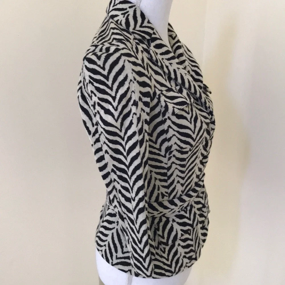 DVF size 2, black combo blazer with pockets